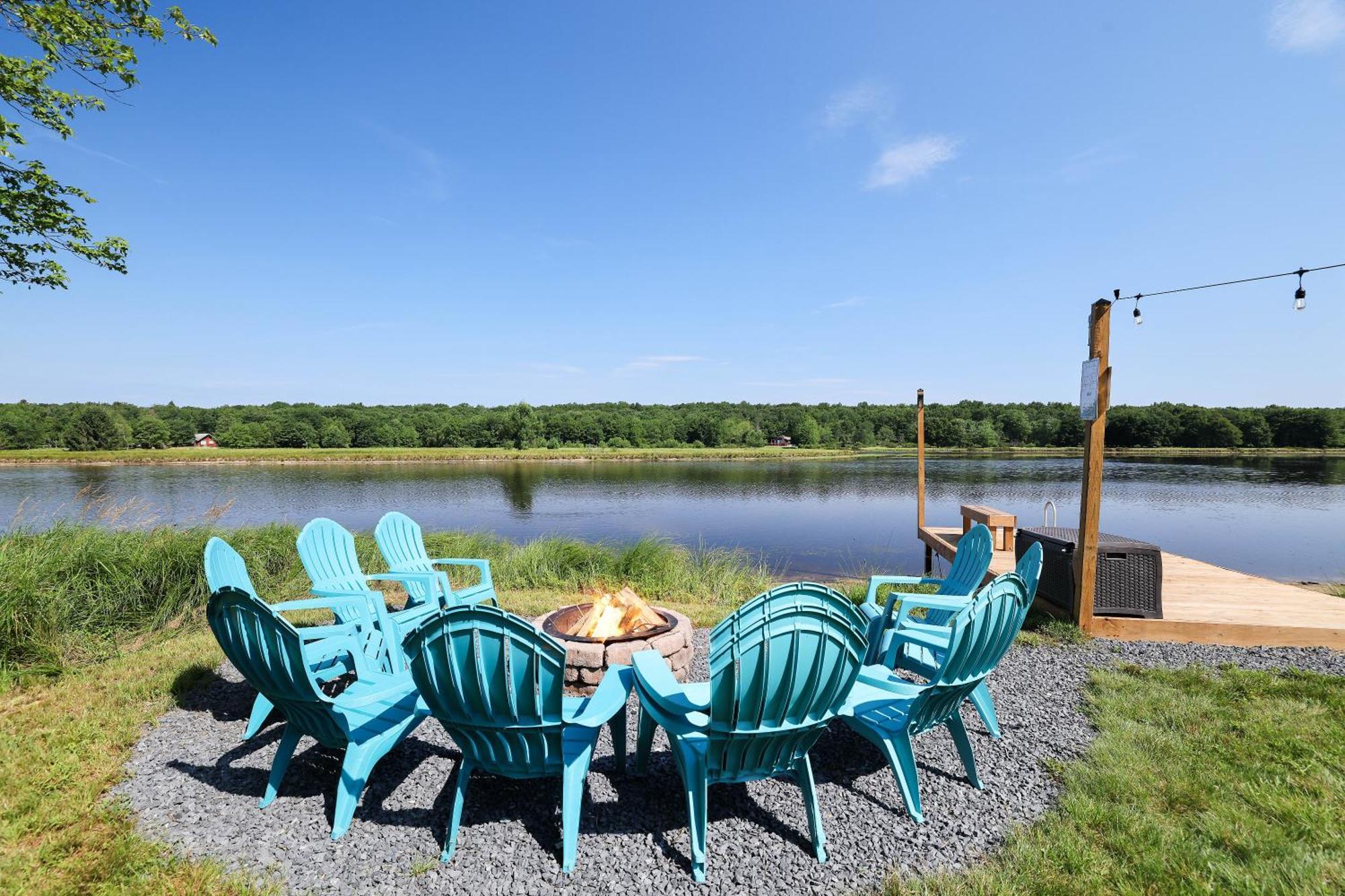 Poconos Brand New Lakefront Oasis 1 Acre, Hottub Gameroom Firepits Talk About Privacy Albrightsville Exterior foto