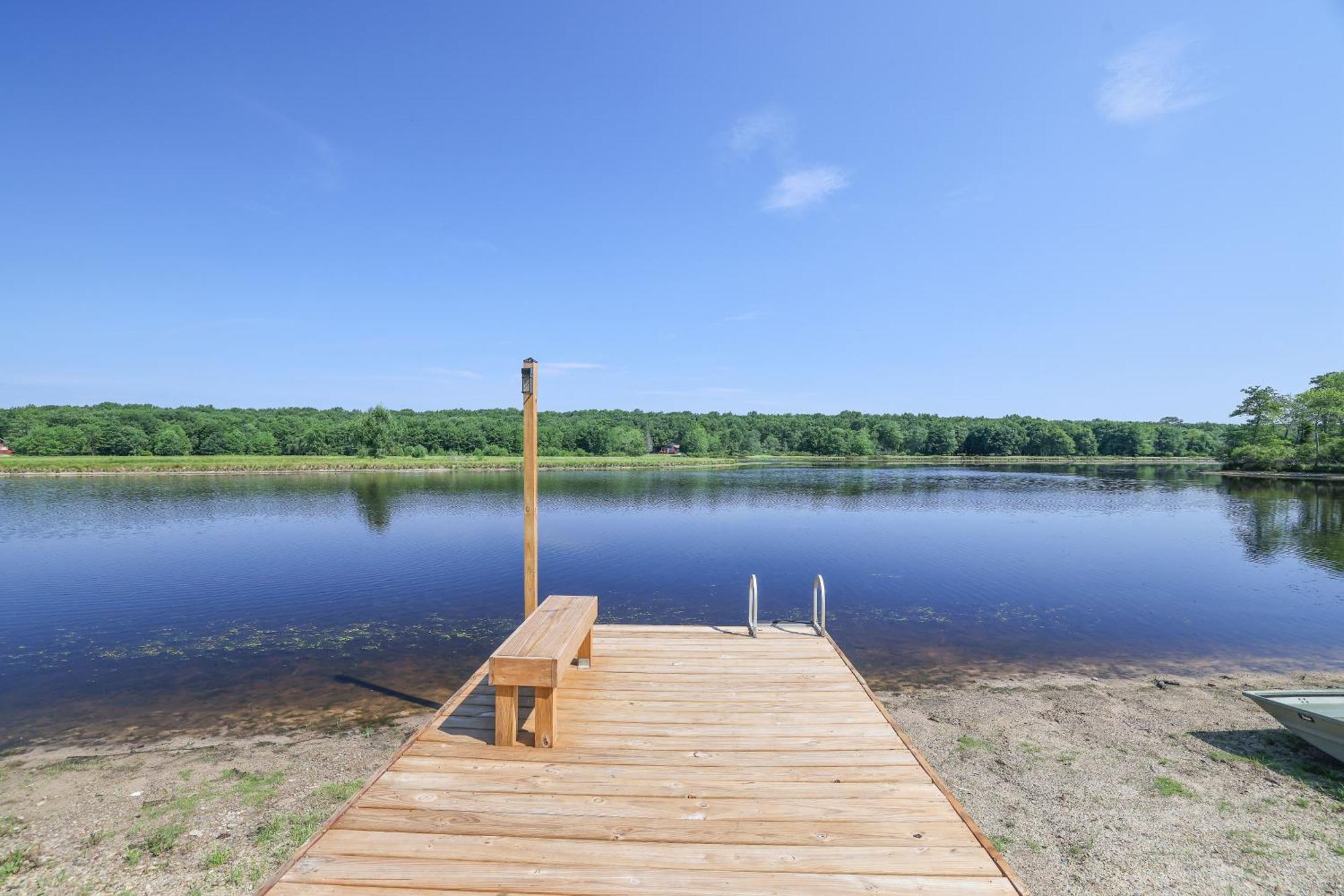 Poconos Brand New Lakefront Oasis 1 Acre, Hottub Gameroom Firepits Talk About Privacy Albrightsville Exterior foto